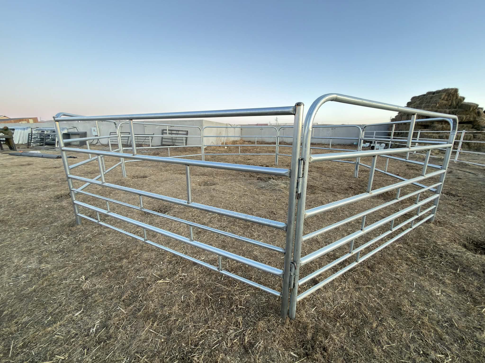 Nomad Fence-ийн дугуй булантай төмөр хашааны зураг